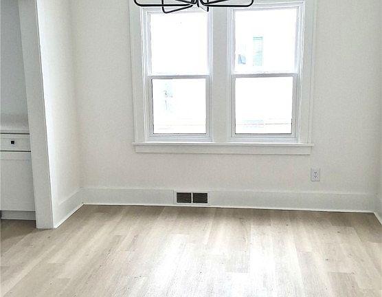 5th image of 140 Lettington Ave