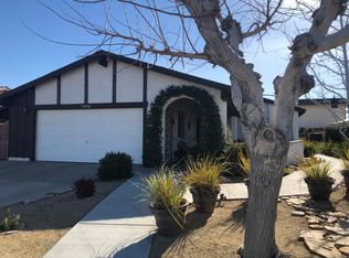 39038 Dianron Rd, Palmdale, CA 93551