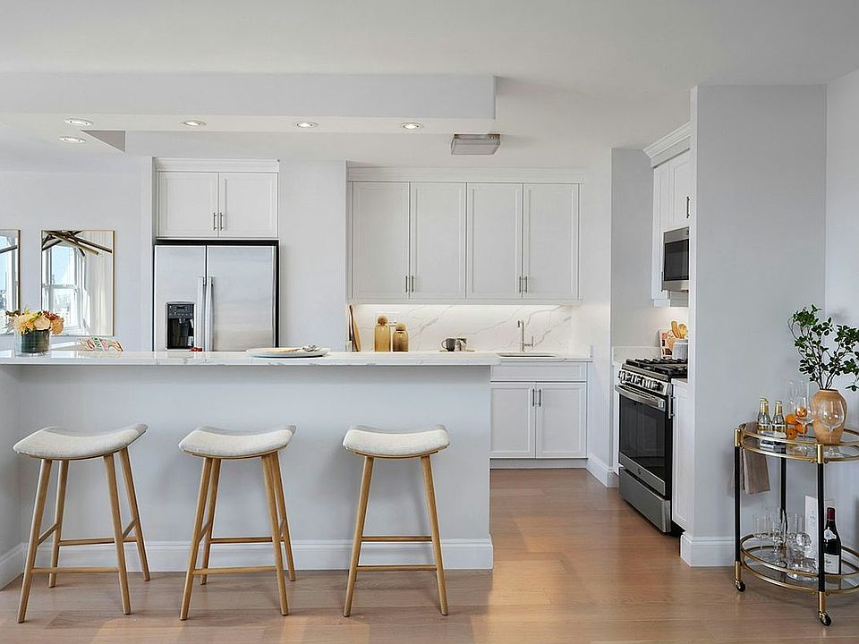 1st image of 155 W 68th St APT 1009