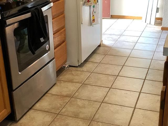 2nd image of 2708 Grand Cir