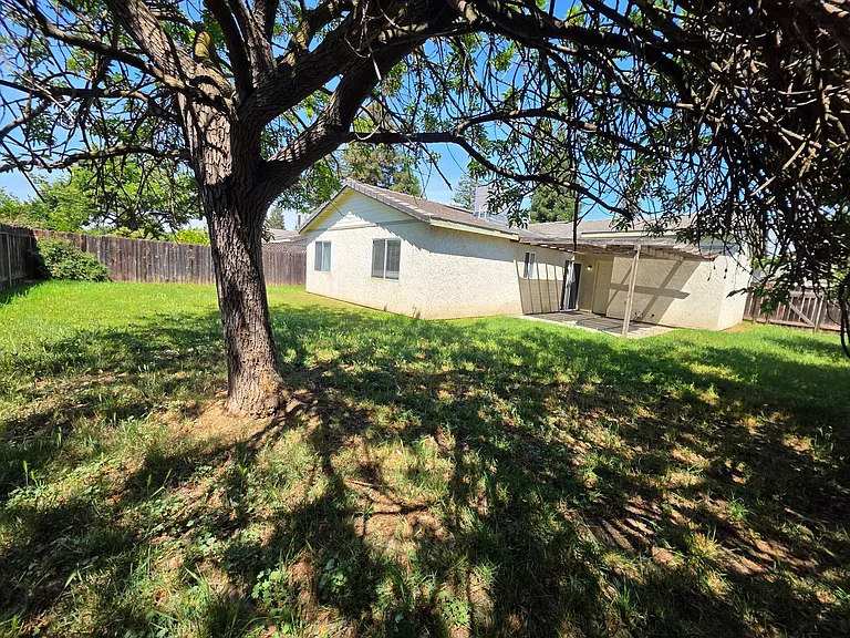 2211 W Sweet Ct — Photo 9