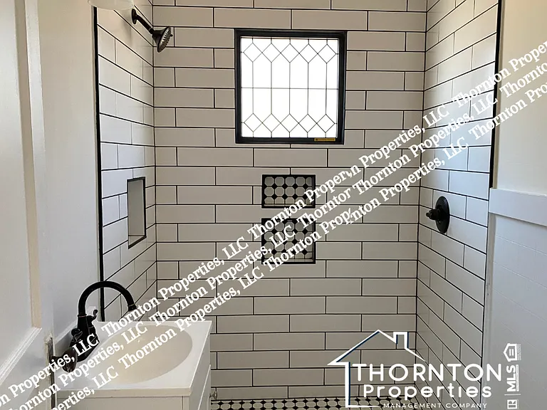 2212 Scott St — Photo 6