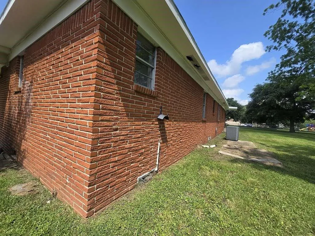 4 bed, 2.0 bath, 1736 sqft, $1,850 — Photo 3