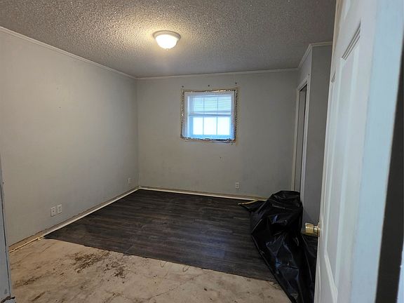 5th image of 204 Fordyce St