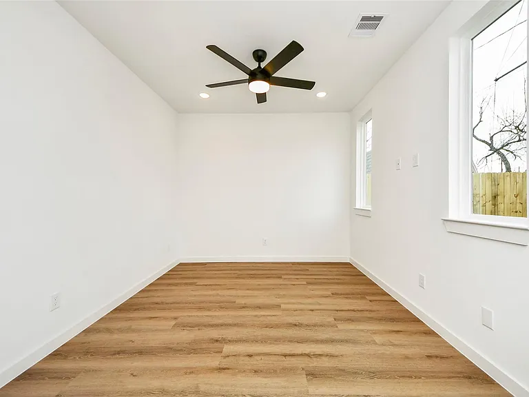 5201 Fairchild St #B — Photo 27