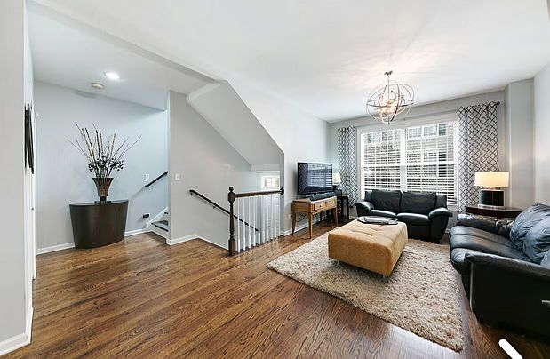2nd image of 1405 S Fairfield Ave #1405