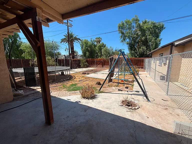 572 Lenrey Ave — Photo 11