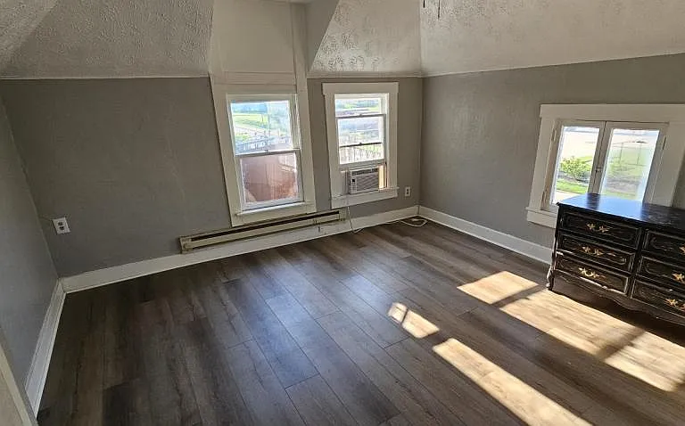 602 Hutchins Ave — Photo 3