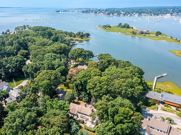 3rd image of 2 Cove Hill Rd