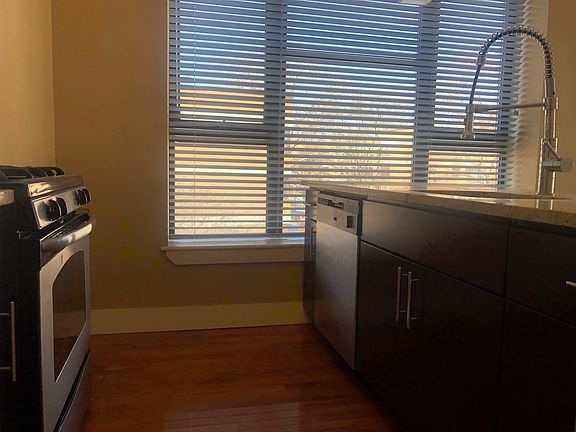 4th image of 176 Scholes St Penthouse 3E