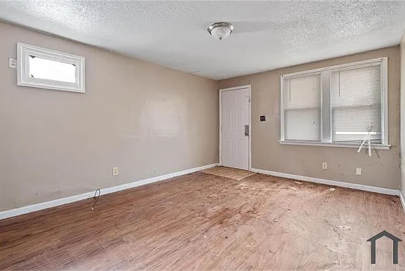 9708 Winkler Dr — Photo 7