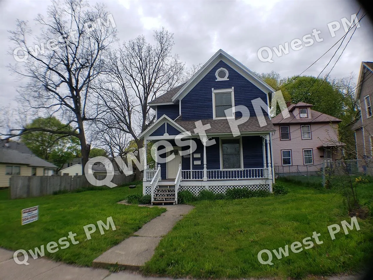 1123 2nd St NW #1 — Photo 1