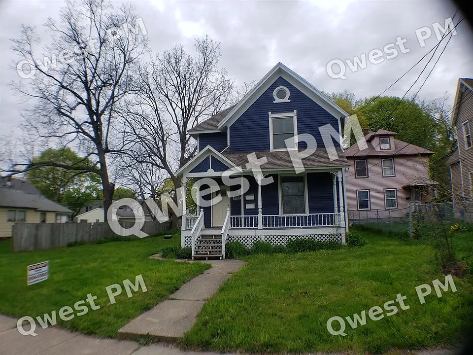 1123 2nd St NW #1-2