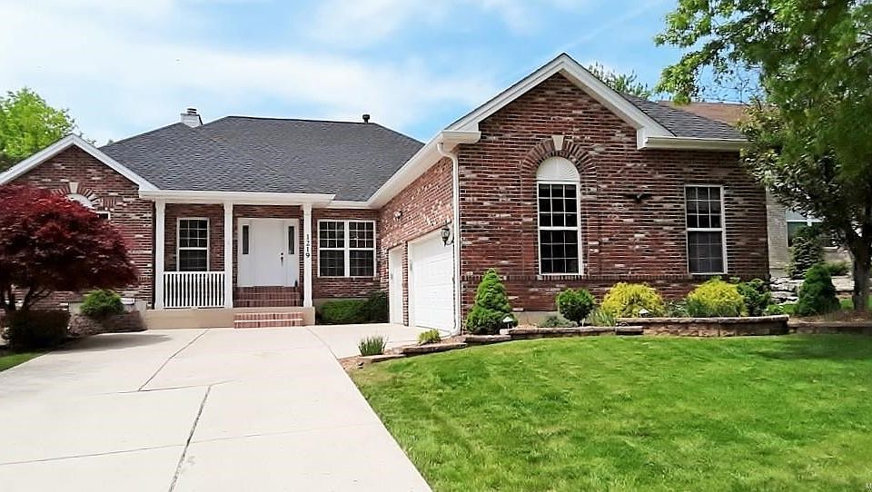 Welcome to 1219 Kennington Court in Lake Saint Louis.  Nestled in a small enclave of custom homes near Lake Forest Country Club.  Just a golf Cart jaunt to the club.  This a charming low maintenance ranch with so many features today's buyer is seeking.  The lovely Courtyard Style 3 Car Garage and a majestic Japanese Maple steal the show.