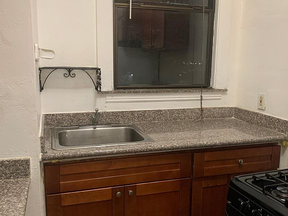 4th image of 315 25th St #20