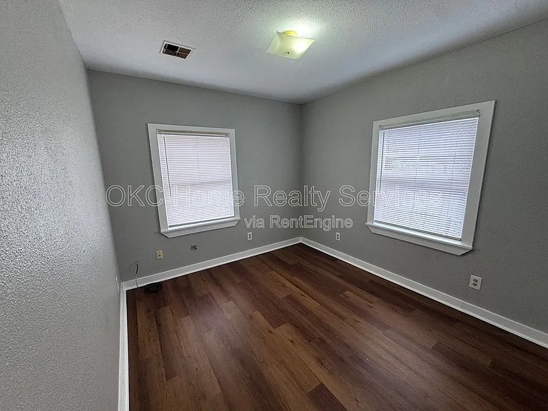 4201 NE 16th Ter — Photo 8