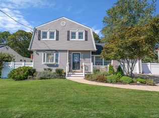 41 Hy Pl, Lake Grove, NY 11755