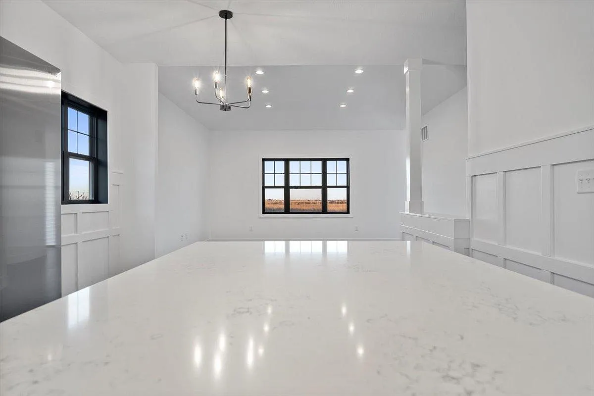 1627 Duncannon Dr — Photo 1