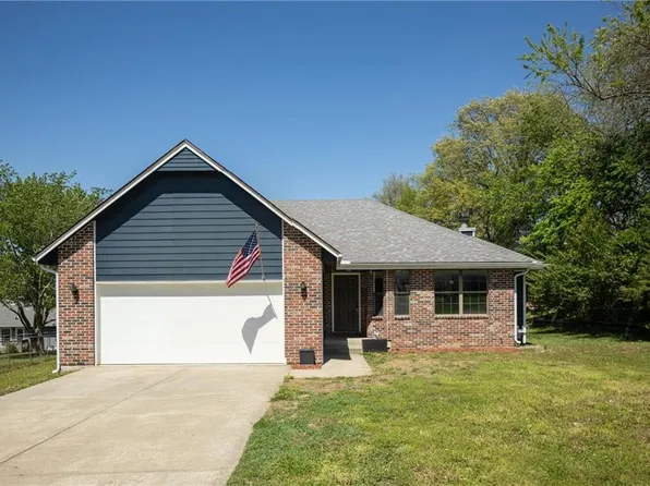 505 Mallory Ct, Warrensburg, MO 64093