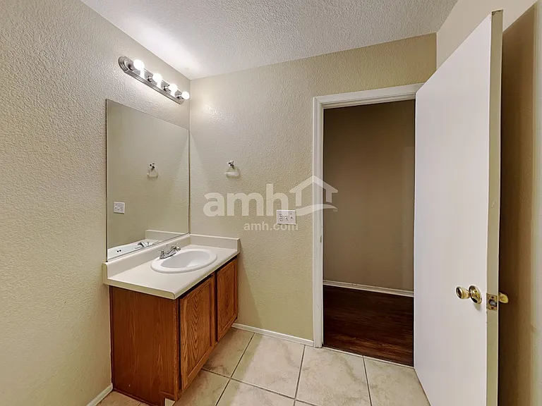 494 W Great White St — Photo 16