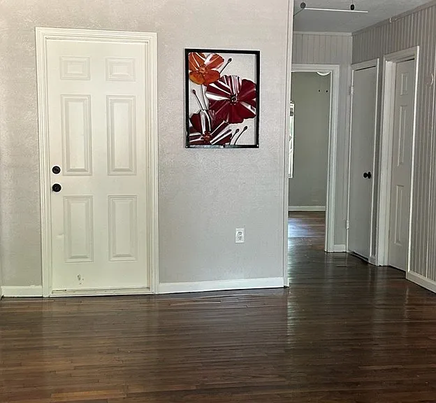 607 W Dallas St — Photo 12