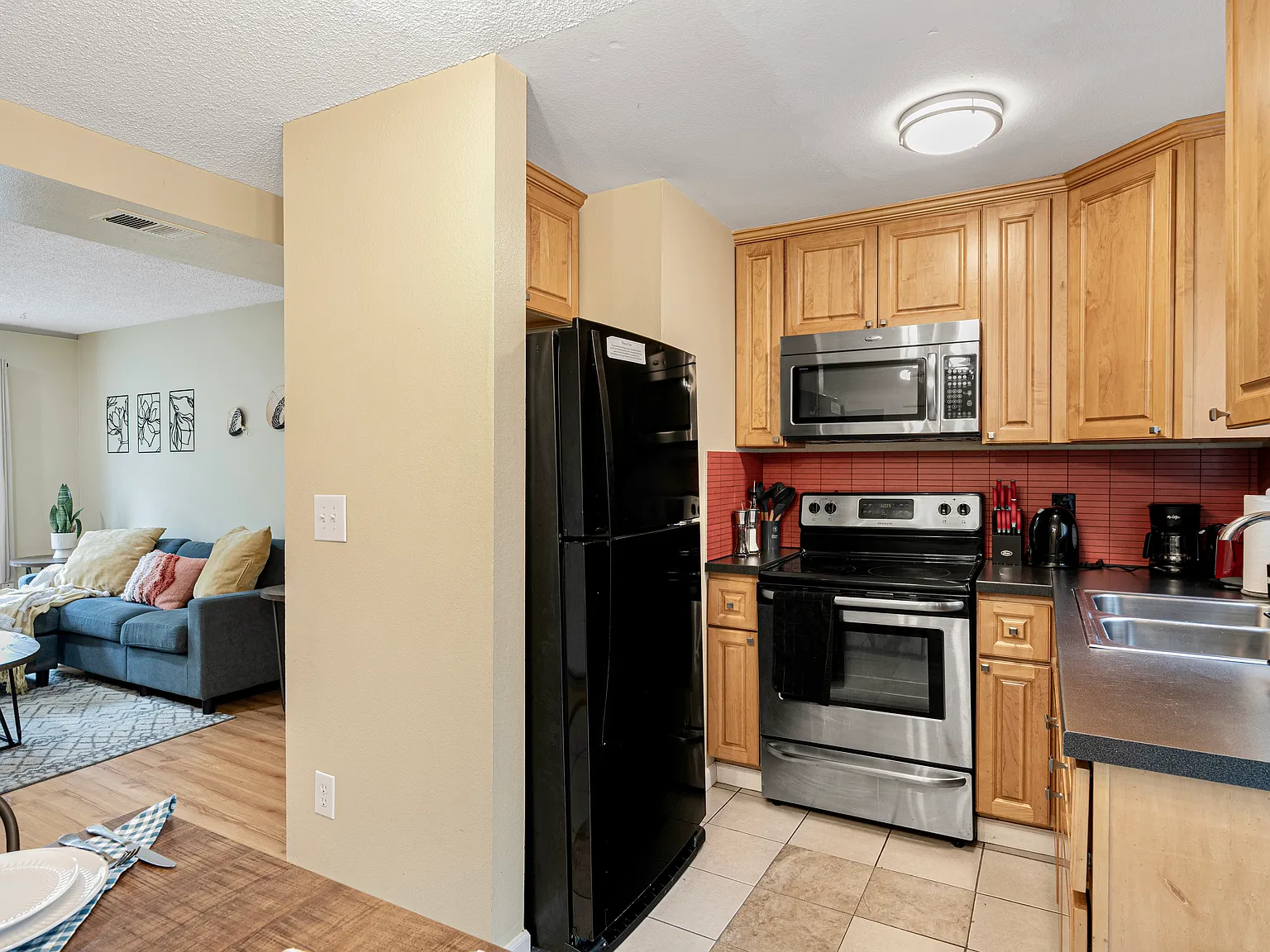 2 bed, 750 sqft, $1,550 — Photo 1
