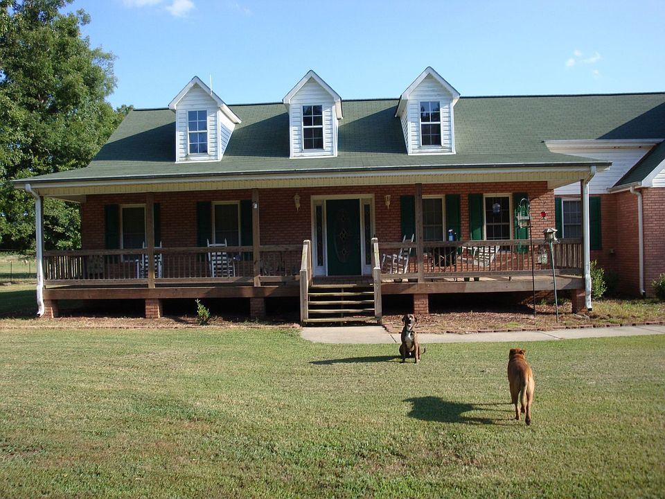 Front of home - all one level