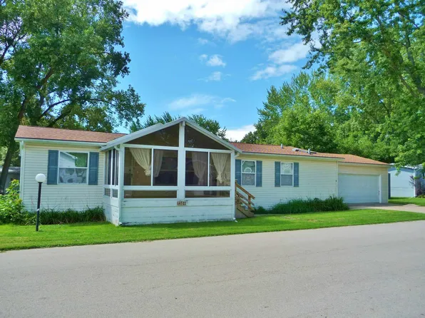 4522 Country Ln, Poplar Grove, IL 61065