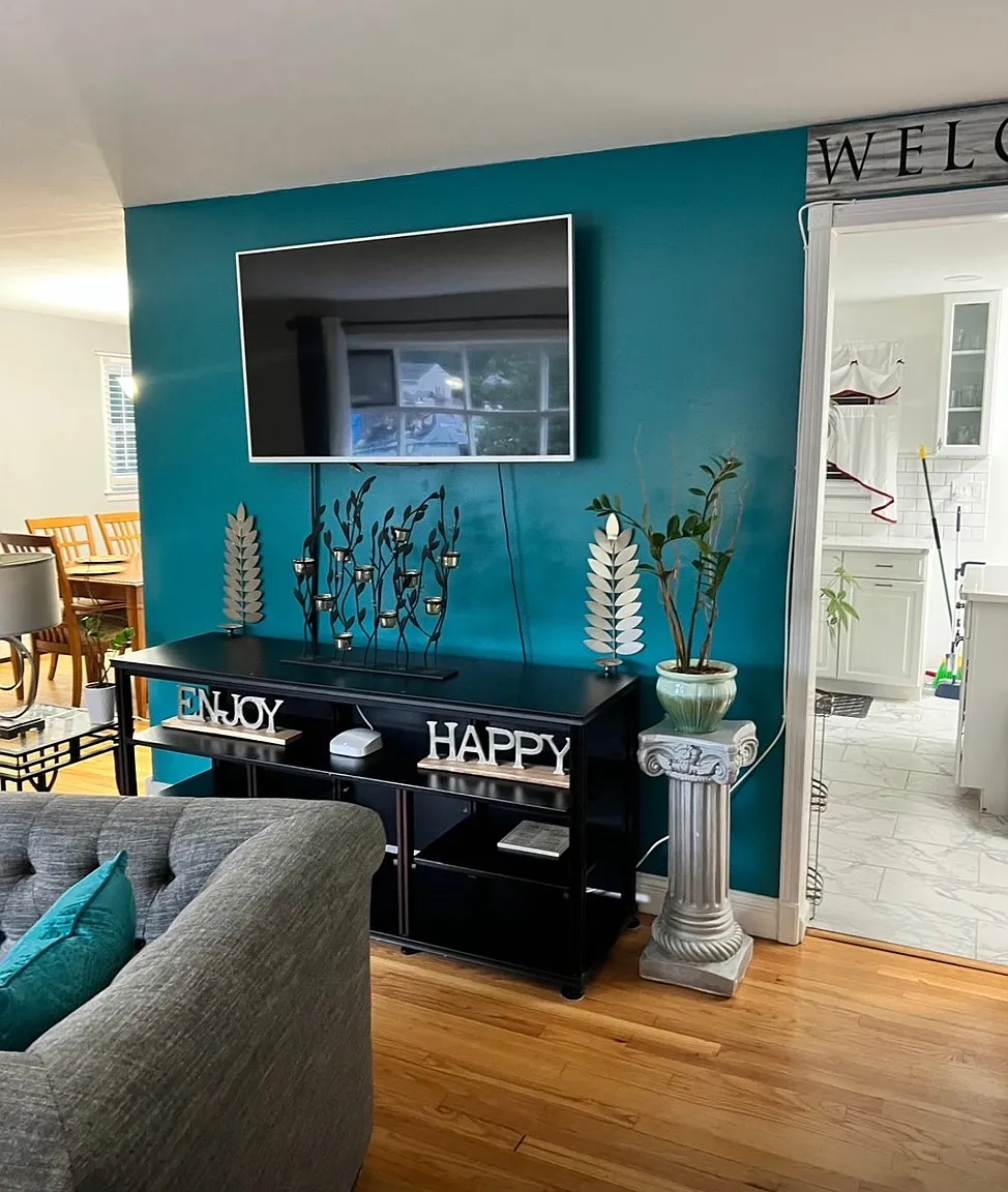 3 bed, 1.5 bath, 1171 sqft, $5,950 — Photo 2