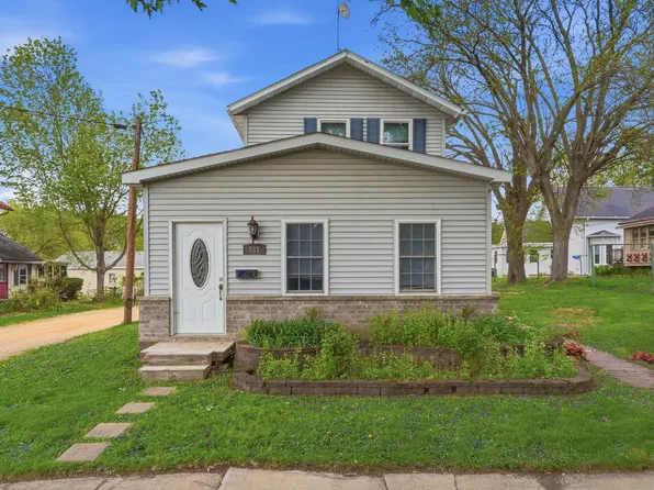 381 Sherwood Ave, East Dubuque, IL 61025