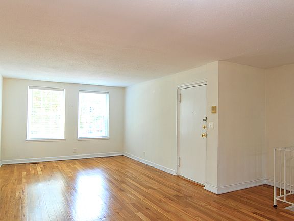 5th image of 2854 S Buchanan St #11238176