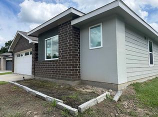 345 Silver Brg, Bridge City, TX 77611