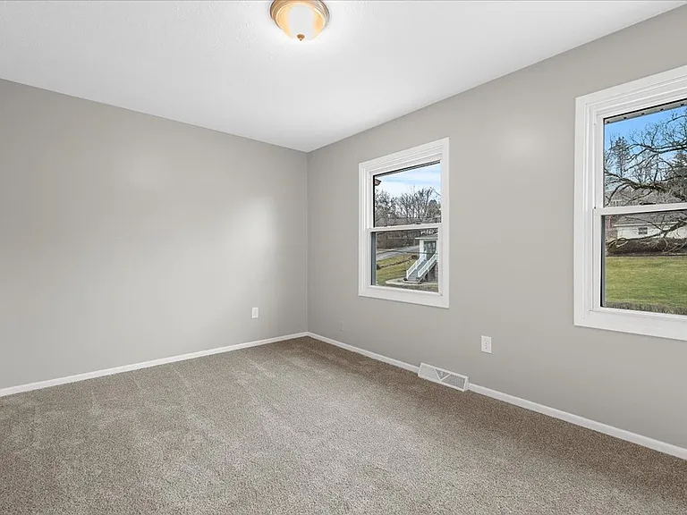 202D Stark Ave — Photo 13