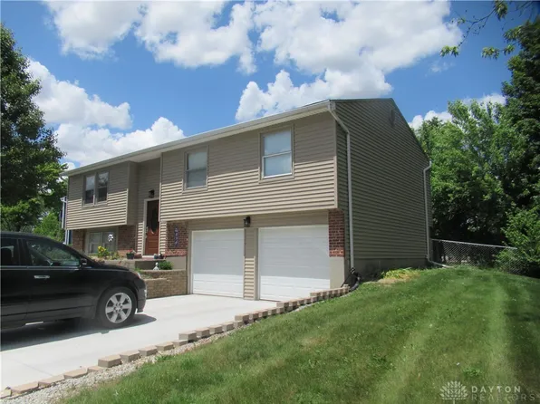 226 Porter Dr, Englewood, OH 45322