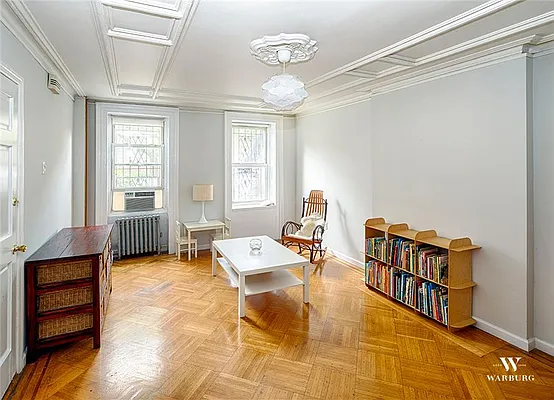 Rented by Warburg | media 9