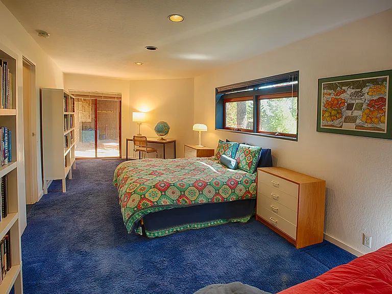Downstair east bedroom (queen and twin)