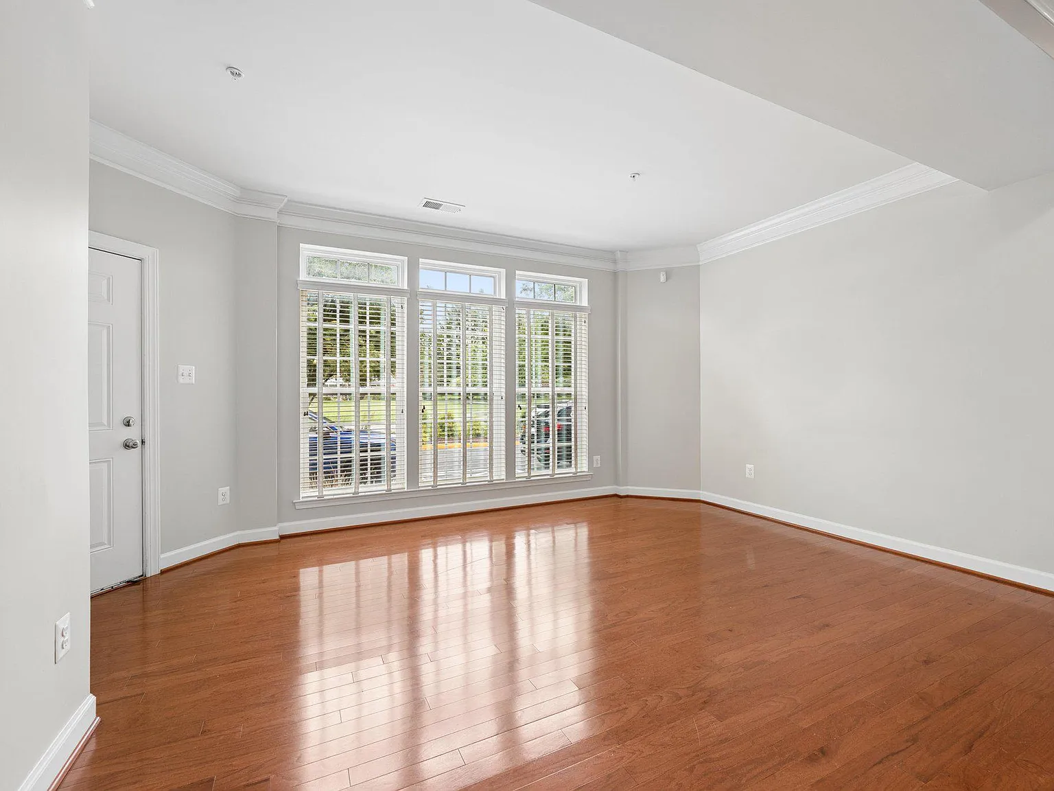 3 bed, 2.5 bath, 1868 sqft, $2,850 — Photo 3