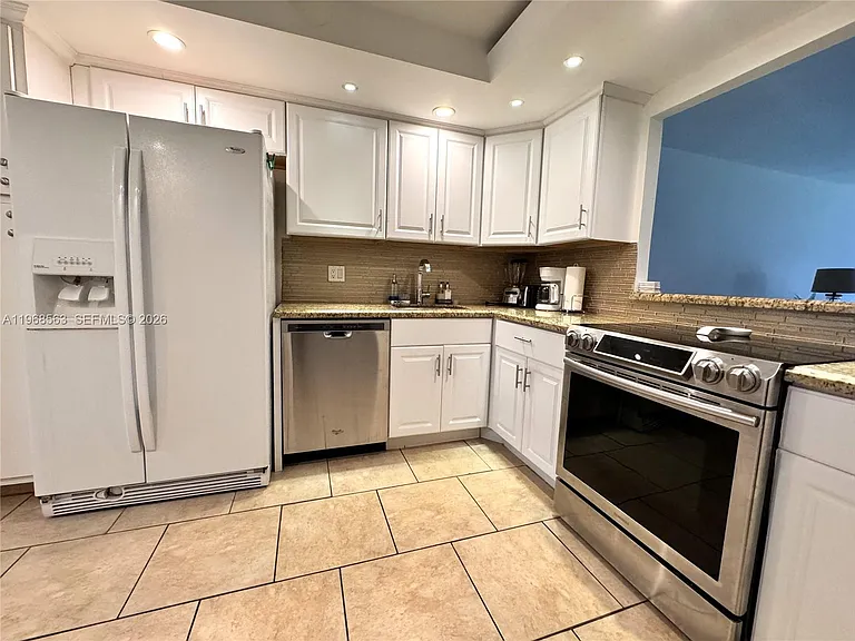 901 W Cypress Ln #201 — Photo 6