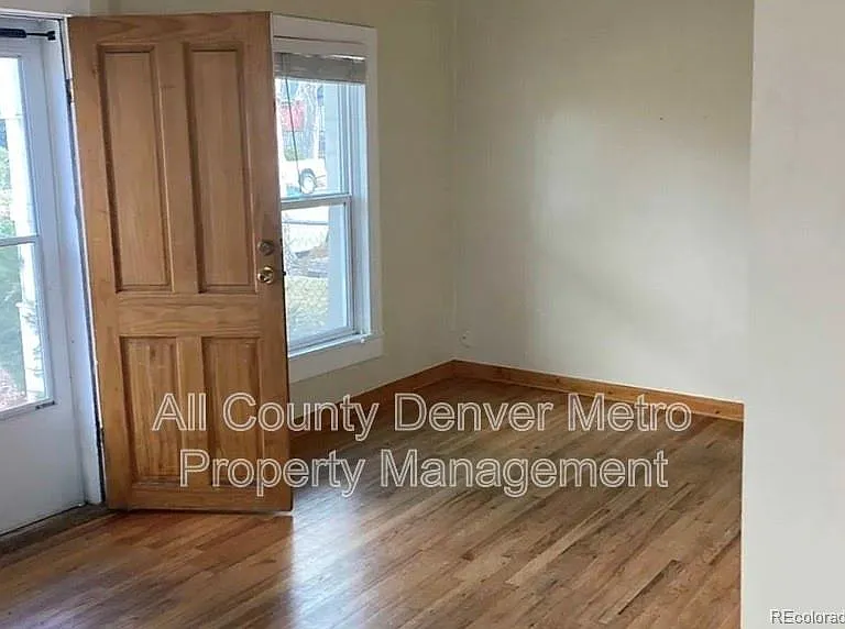 831 Elati St — Photo 5