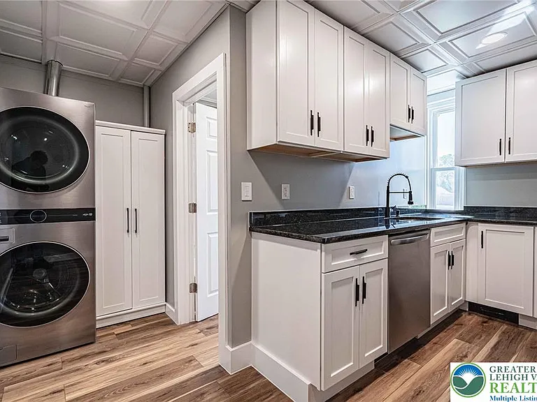 34 E Washington Ave — Photo 14