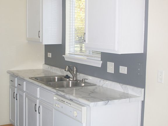 4th image of 2294 Rebecca Cir