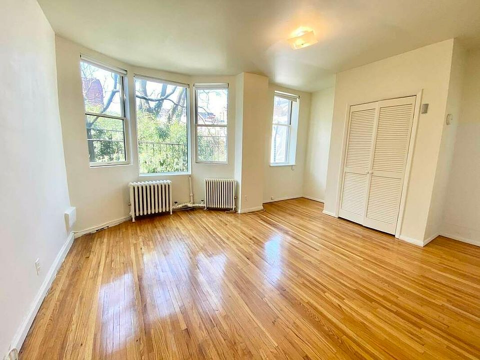 1st image of 244 Waverly Pl APT 4C