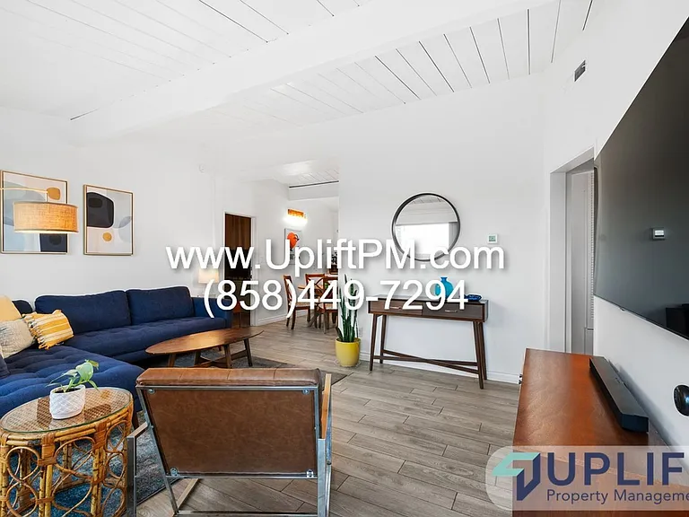 4359 Rialto St — Photo 6