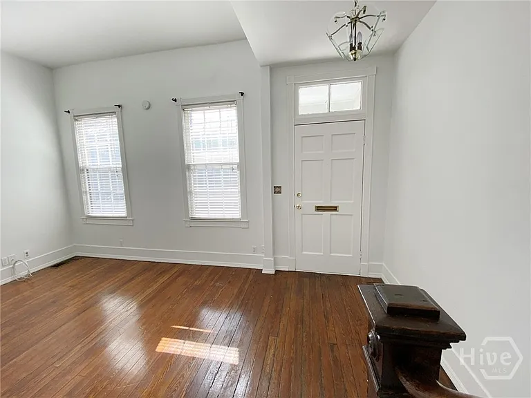 506 E York St — Photo 5