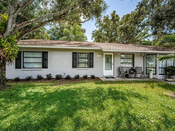 2790 HILLSDALE AVENUE, LARGO, FL 33774