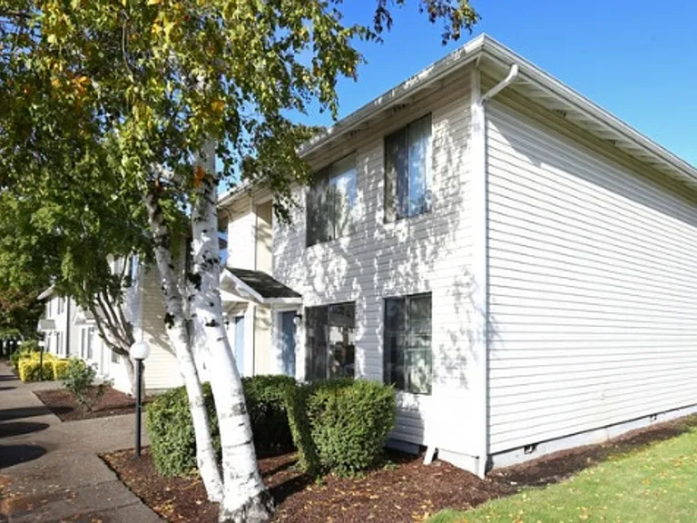 Greenwood Park Apartments — Photo 36