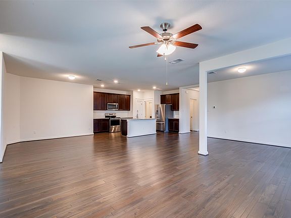 3rd image of 741 Carol Dr
