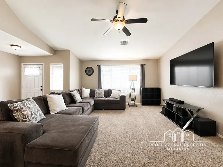 7176 E 26th Pl — Photo 3