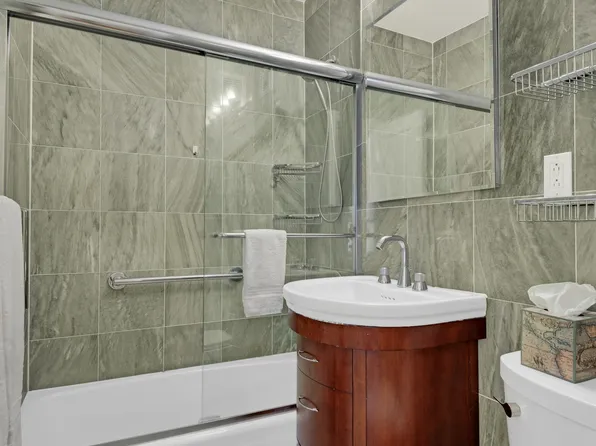 360 East 72nd Street image 5 of 15