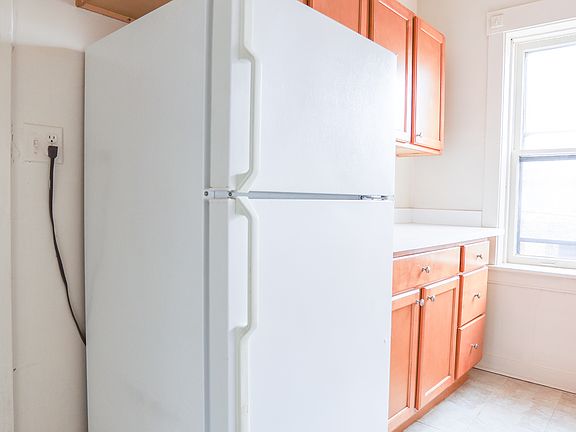 5th image of 1535 W Cornelia Ave #2